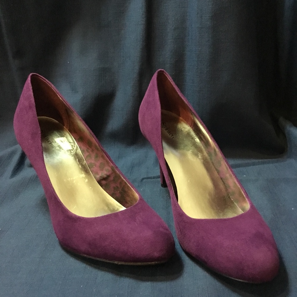 Ladies size 7.5M PURPLE suede dress shoes